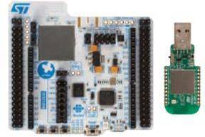 Carte de développement avec microcontrôleur et module USB. Utilisée pour les projets électroniques et le développement de prototypes.