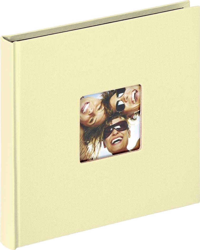 Album photo carré avec trois personnes joyeuses sur la couverture. Ils portent des lunettes de soleil et sourient à l'objectif.