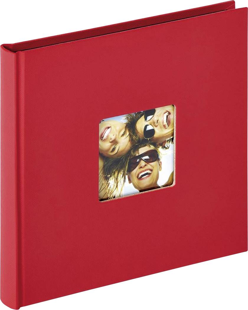 Album photo rouge avec une photo carrée en couverture montrant un trio souriant portant des lunettes de soleil, révélant des souvenirs joyeux.