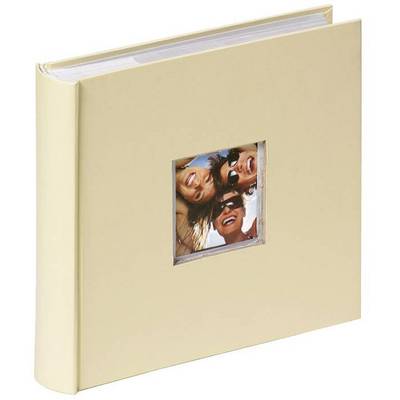 Album photo beige avec une petite fenêtre carrée sur la couverture, qui présente une photo joyeuse de trois personnes souriantes portant des lunettes de soleil.