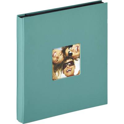 Album photo turquoise avec une fenêtre carrée au centre. Trois personnes souriantes portant des lunettes de soleil regardent l'objectif.