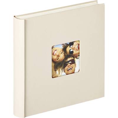 Album photo beige avec une fenêtre carrée montrant trois personnes souriantes portant des lunettes de soleil.