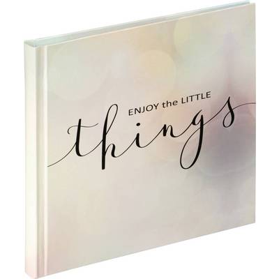 Couverture de livre avec la citation 'Profite des petites choses' en écriture élégante sur un fond estompé aux couleurs pastel.