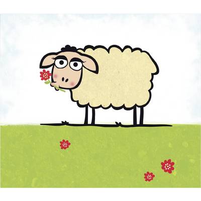 Un mouton se tient sur un pré vert et tient une fleur rouge dans sa gueule. Un ciel bleu se trouve en arrière-plan.