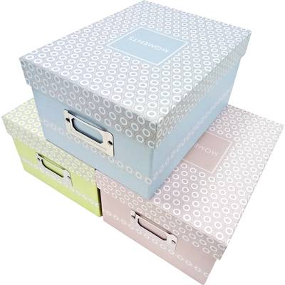Trois boîtes de rangement empilées aux couleurs pastels : bleu, rose et vert. Chaque boîte présente un motif circulaire décoratif et une poignée.