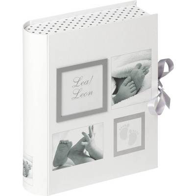 Un album photo blanc avec un ruban montre des petits pieds de bébé sur plusieurs images. Le nom 'Lea Leon' est visible sur la couverture.