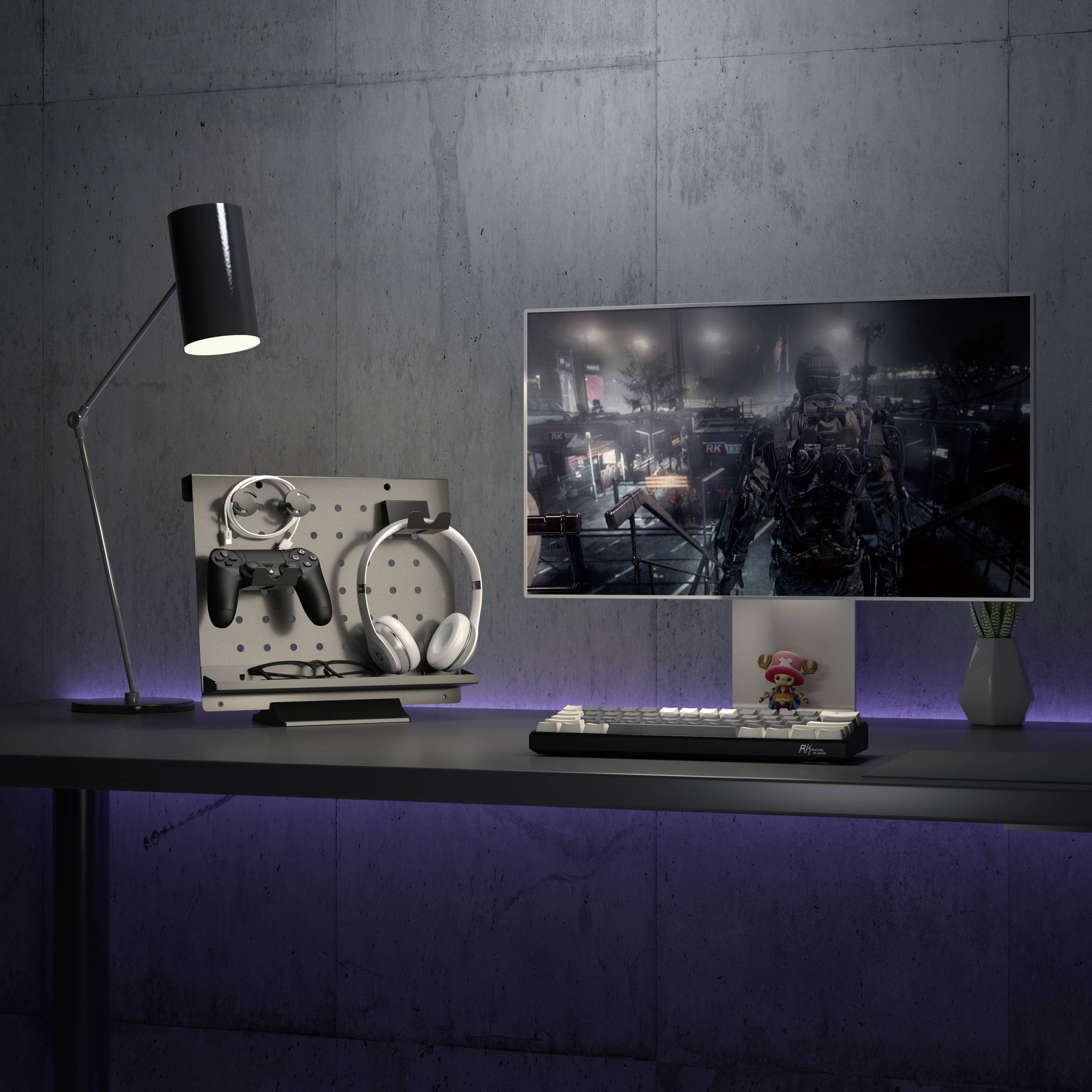 Bureau moderne avec configuration de gaming : écran affichant un jeu d'action, console à côté, manette et casque audio. Éclairage d'ambiance.