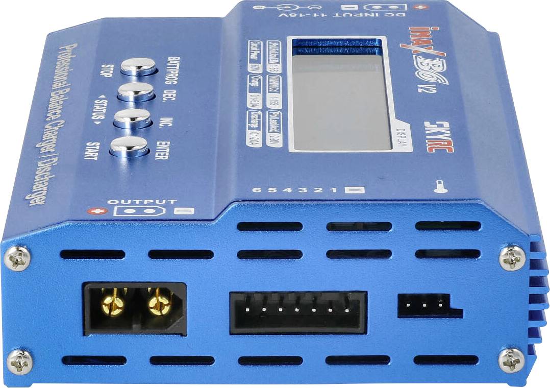 Un chargeur bleu avec un écran et plusieurs éléments de commande pour contrôler les processus de charge. Des connexions enfichables sont visibles à l'avant.