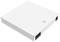 Boîte métallique blanche rectangulaire avec un verrou sur le dessus, des fentes de ventilation sur les côtés et un design minimaliste.