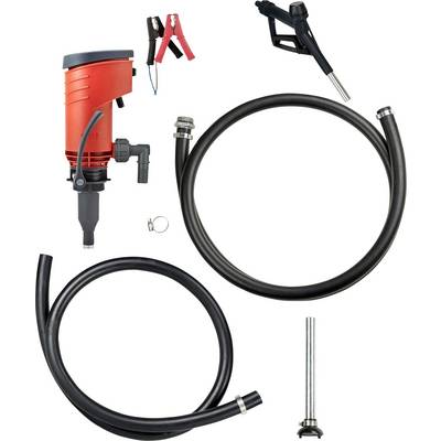 Un ensemble comprenant une pompe rouge, deux tuyaux, une barre métallique, une buse noire et des pinces pour le transfert d'huile ou de carburant.
