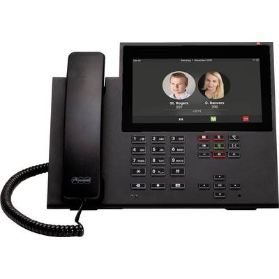 Un téléphone de bureau avec écran affiche deux contacts : « St. Rogers 207 » et « C. Danvers 390 » à sélectionner pour un appel.