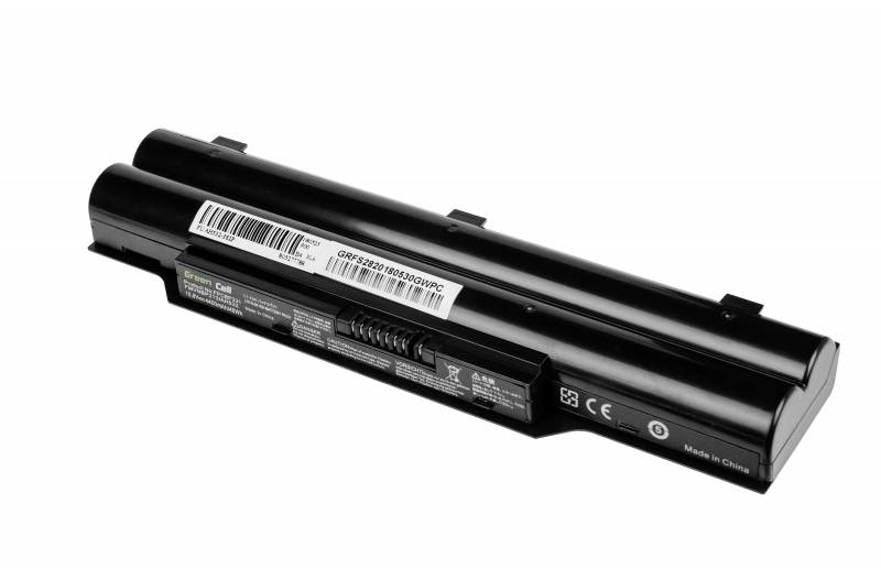 Un accumulateur noir pour ordinateur portable avec un code-barres et plusieurs autocollants affichant des informations techniques et des marquages de sécurité.