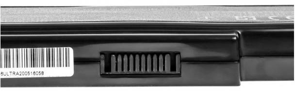 Un composant de batterie rectangulaire avec un curseur coulissant et un code-barres sur le côté gauche est visible en gros plan.