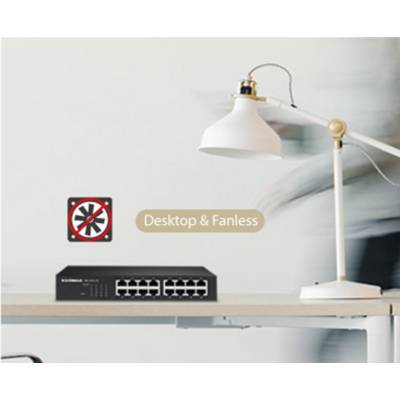 Un commutateur réseau noir avec plusieurs ports Ethernet est posé sur une table à côté d'une lampe blanche. Texte : 'Desktop & Fanless'.