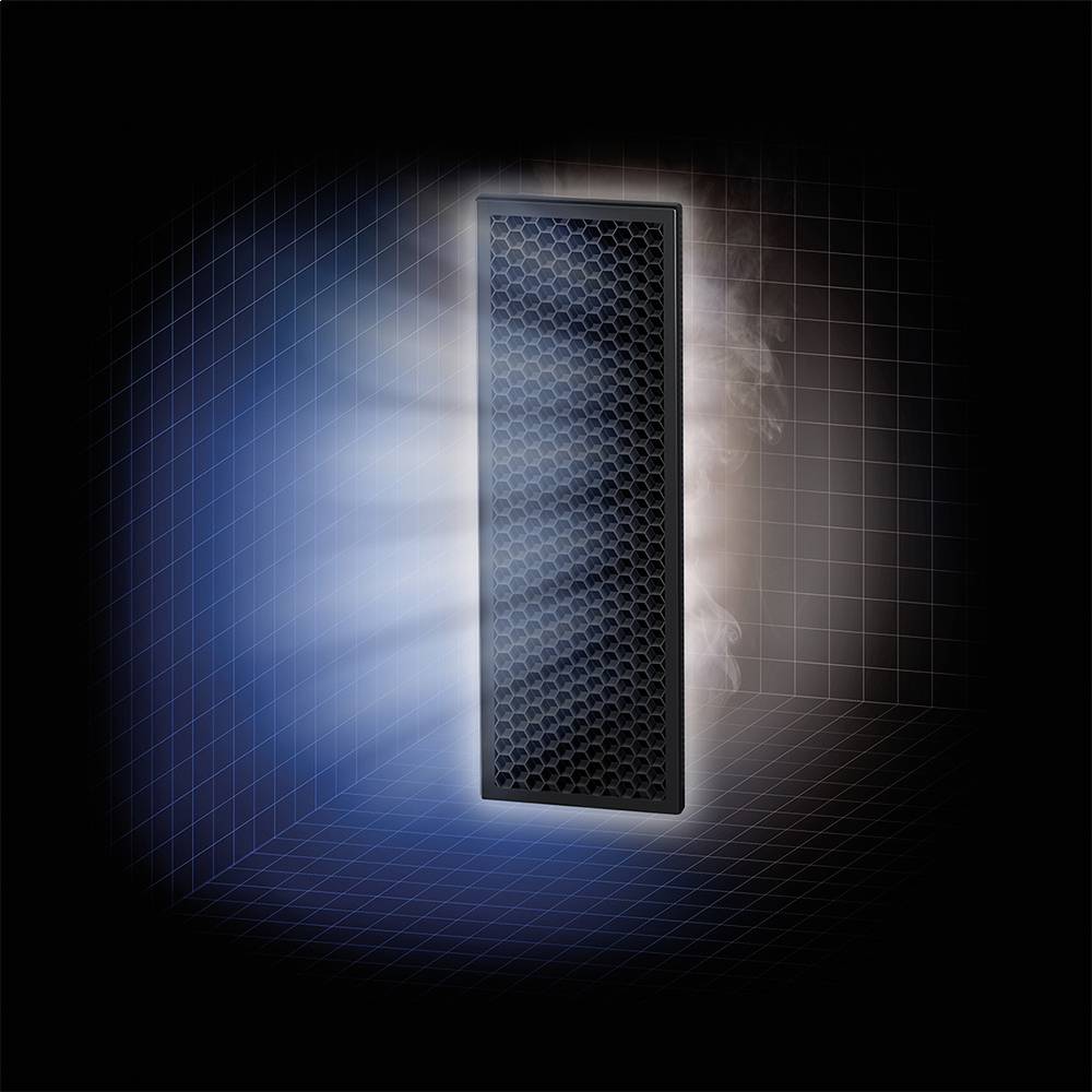 Filtre rectangulaire noir vertical sur un fond noir avec de la lumière bleue et du brouillard, symbolisant la purification ou la filtration.