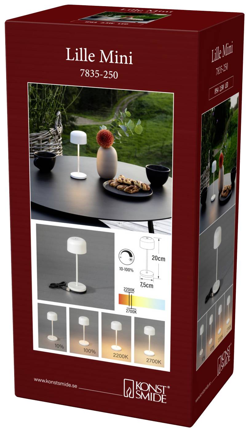 Emballage d'une petite lampe de table blanche 'Lille Mini' de Konstsmide, avec une image de la lampe à l'extérieur sur une table décorée.