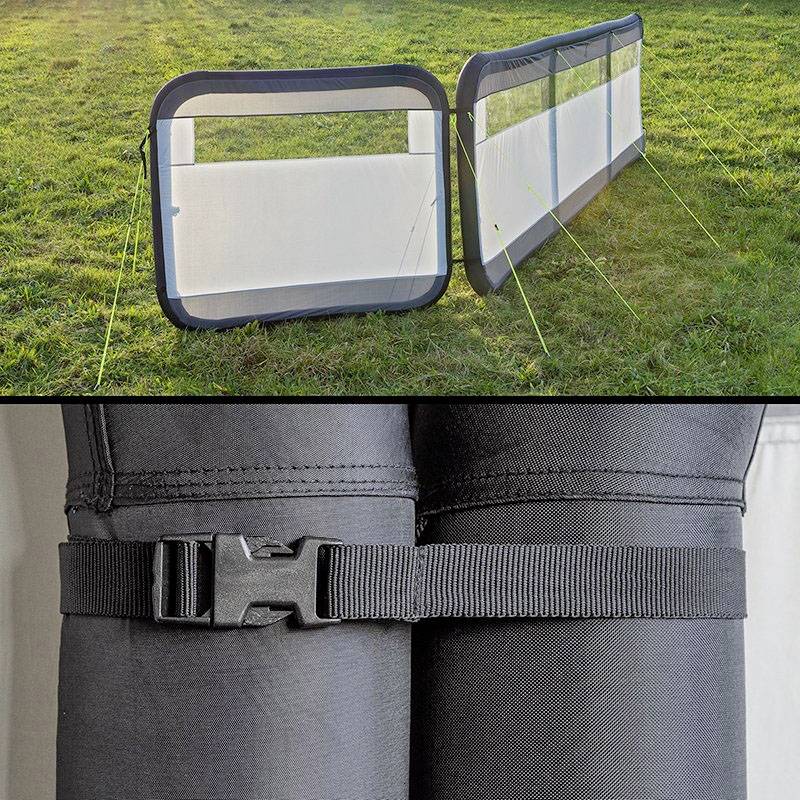 Deux paravents portables sur une prairie, fixés avec des câbles tendus. Un gros plan montre le clip de fixation de la structure.