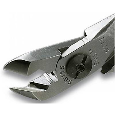 Gros plan sur un coupe-câbles argenté portant l'inscription « SWISS MADE ».