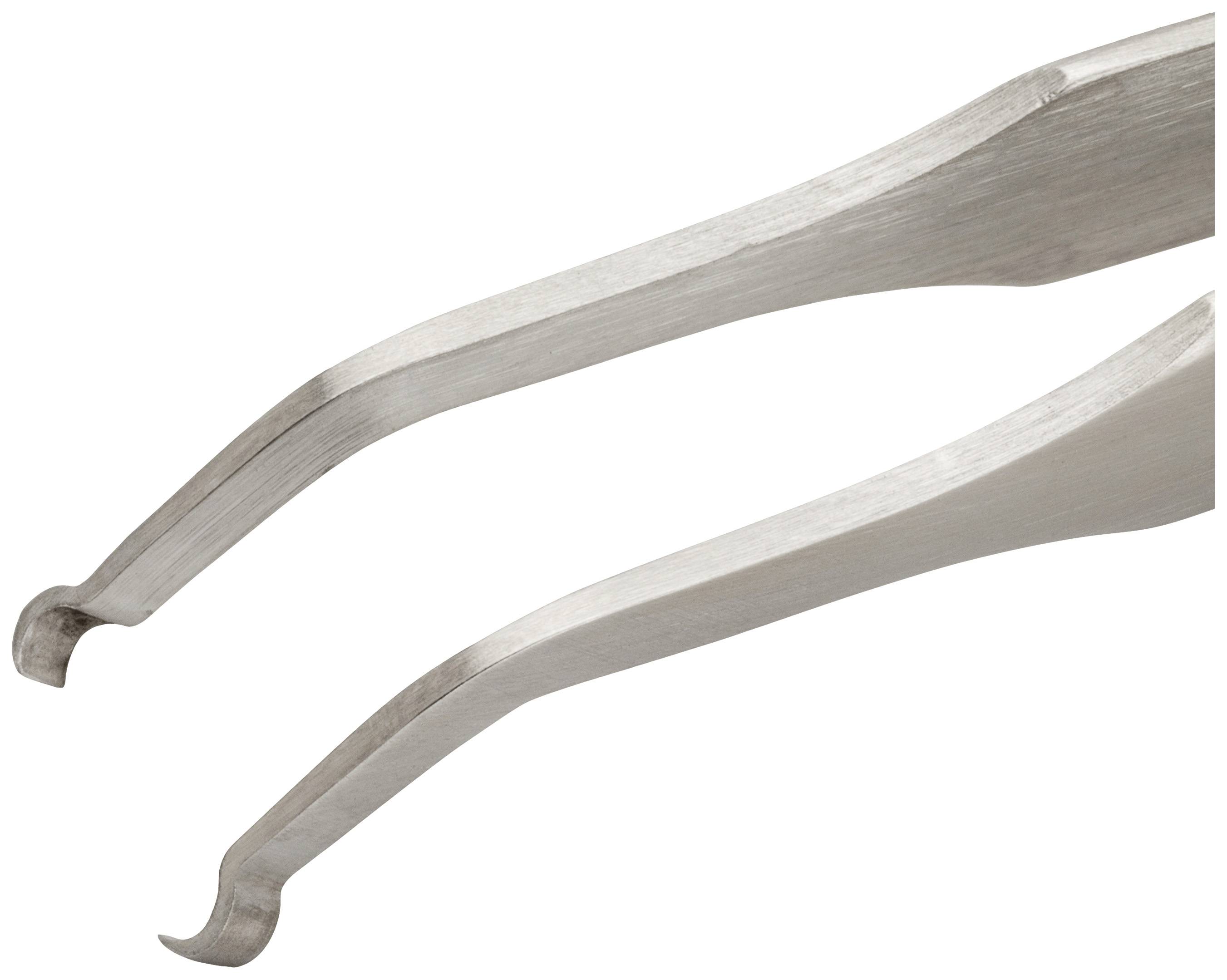 Deux pinces à épiler en argent à pointes fines et courbées, prêtes pour des travaux de précision, vue en gros plan.