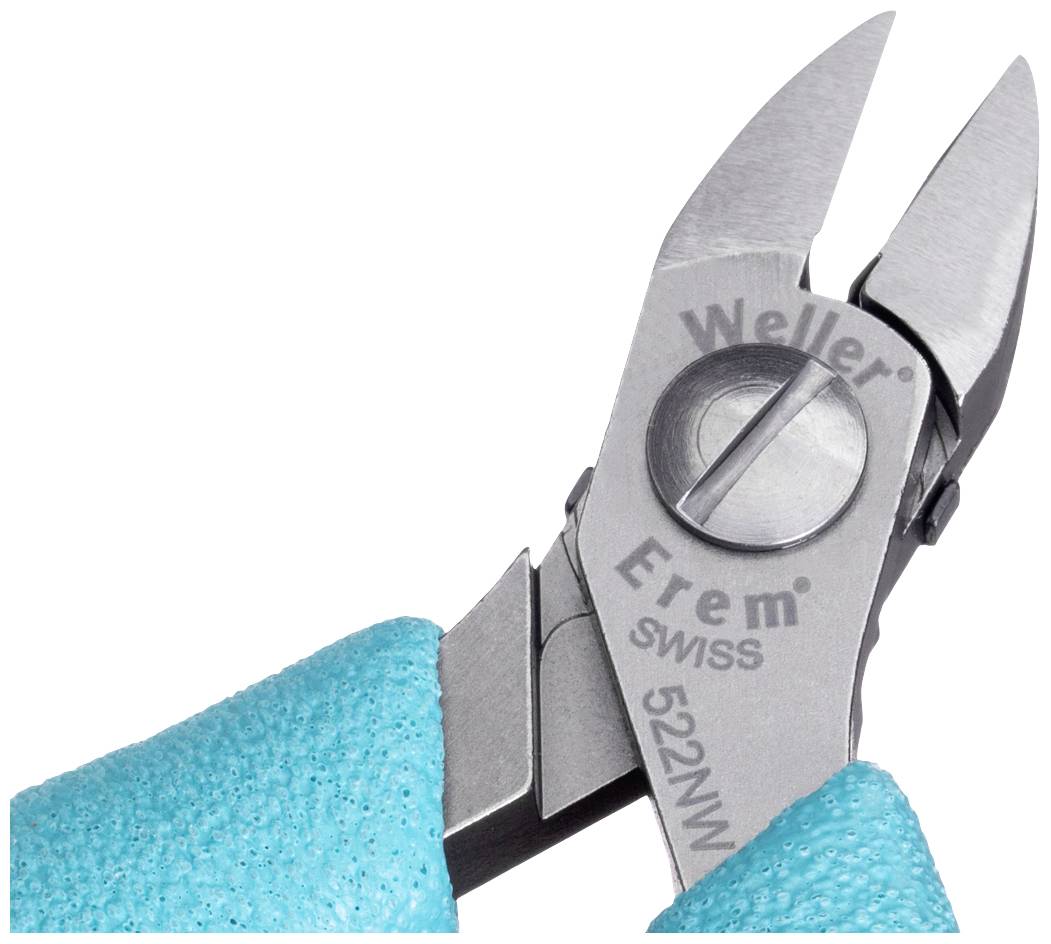 Gros plan sur un coupe-câble argenté avec une poignée bleue. Marquage du fabricant 'Weller Erem SWISS 522NW' sur la lame.