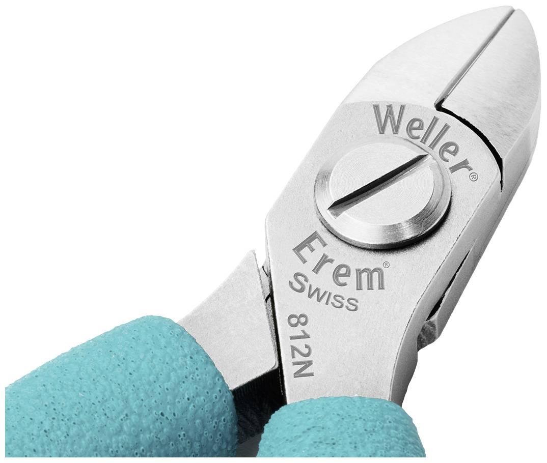 Gros plan d'une pince Weller Erem Swiss 812N aux poignées turquoise.