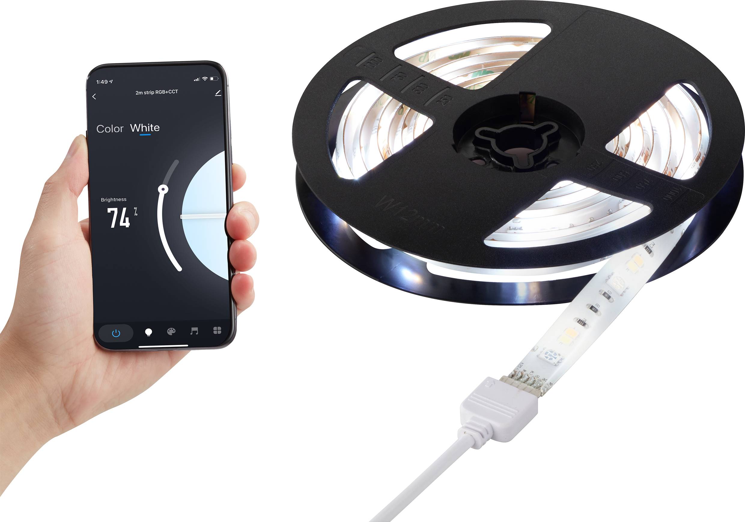 Une main tient un smartphone affichant une application de contrôle de bandes lumineuses LED. À droite se trouve un ruban LED enroulé.