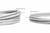À gauche, un câble de brassage standard (diamètre de 5,7 mm), à droite, un câble de brassage fin (diamètre de 3,6 mm), tous deux longs de 3 m.