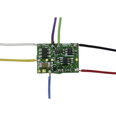 Une petite carte électronique verte avec différents fils colorés connectés : blanc, jaune, bleu, rouge, noir et violet.