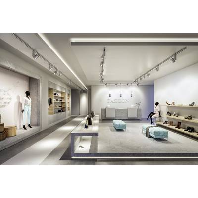 Un magasin de vêtements moderne avec des pièces d'exposition, des étagères de chaussures et de vêtements, deux bancs au centre et un comptoir d'accueil.