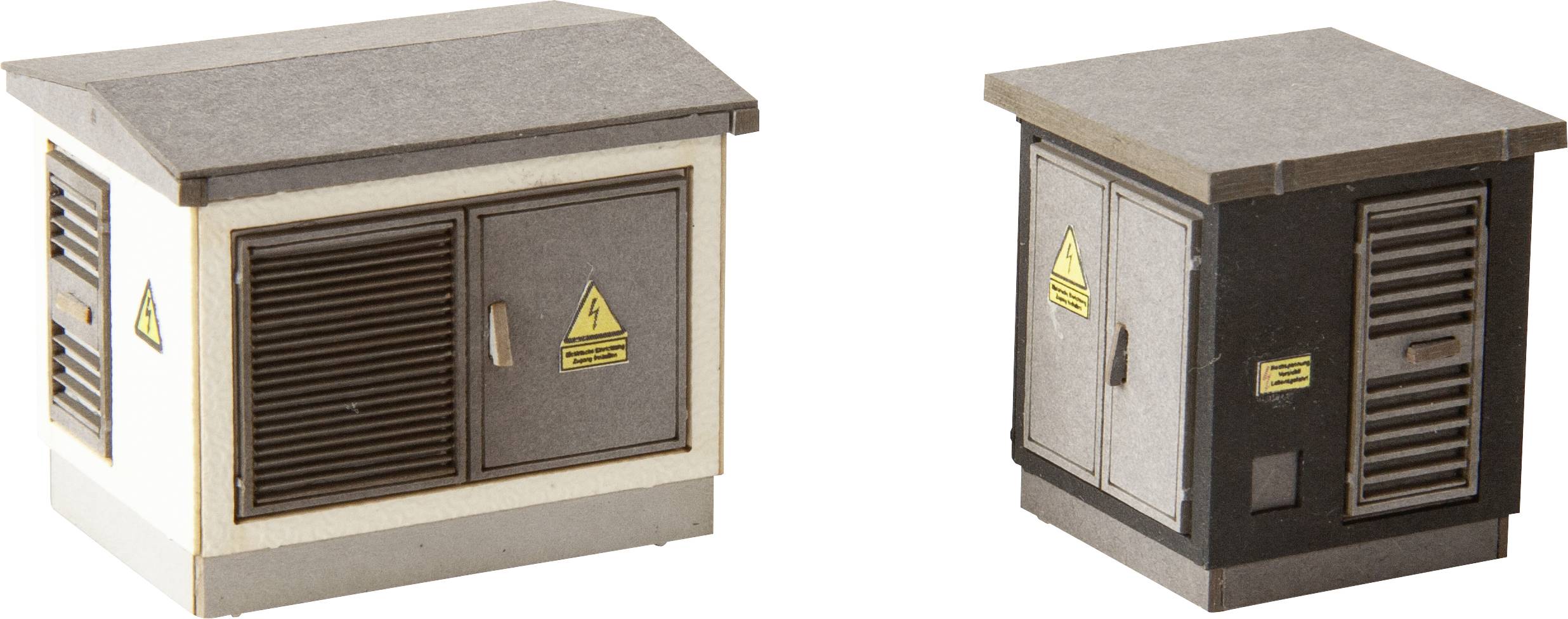 Deux bâtiments techniques modélisés avec des avertissements électriques. À gauche, blanc avec une porte brune, à droite, noir avec une porte grise.