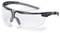 Lunettes de protection avec monture grise et verres transparents, adaptées à une utilisation dans des environnements artisanaux ou industriels.