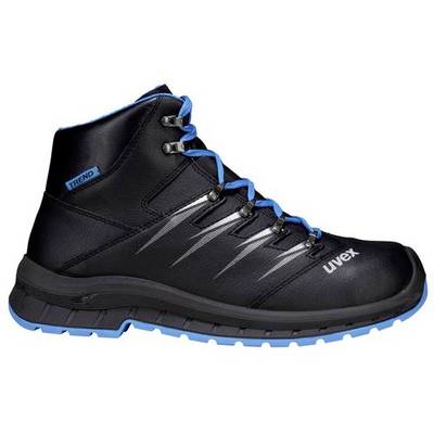 Bottes de sécurité noires avec des lacets bleus, détail bleu et semelle antidérapante. Marquage 'uvex' visible sur le côté.