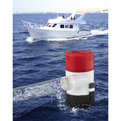Une pompe à eau électrique en fonctionnement devant un bateau à moteur blanc sur la mer, équipé d'une sirène à bord.