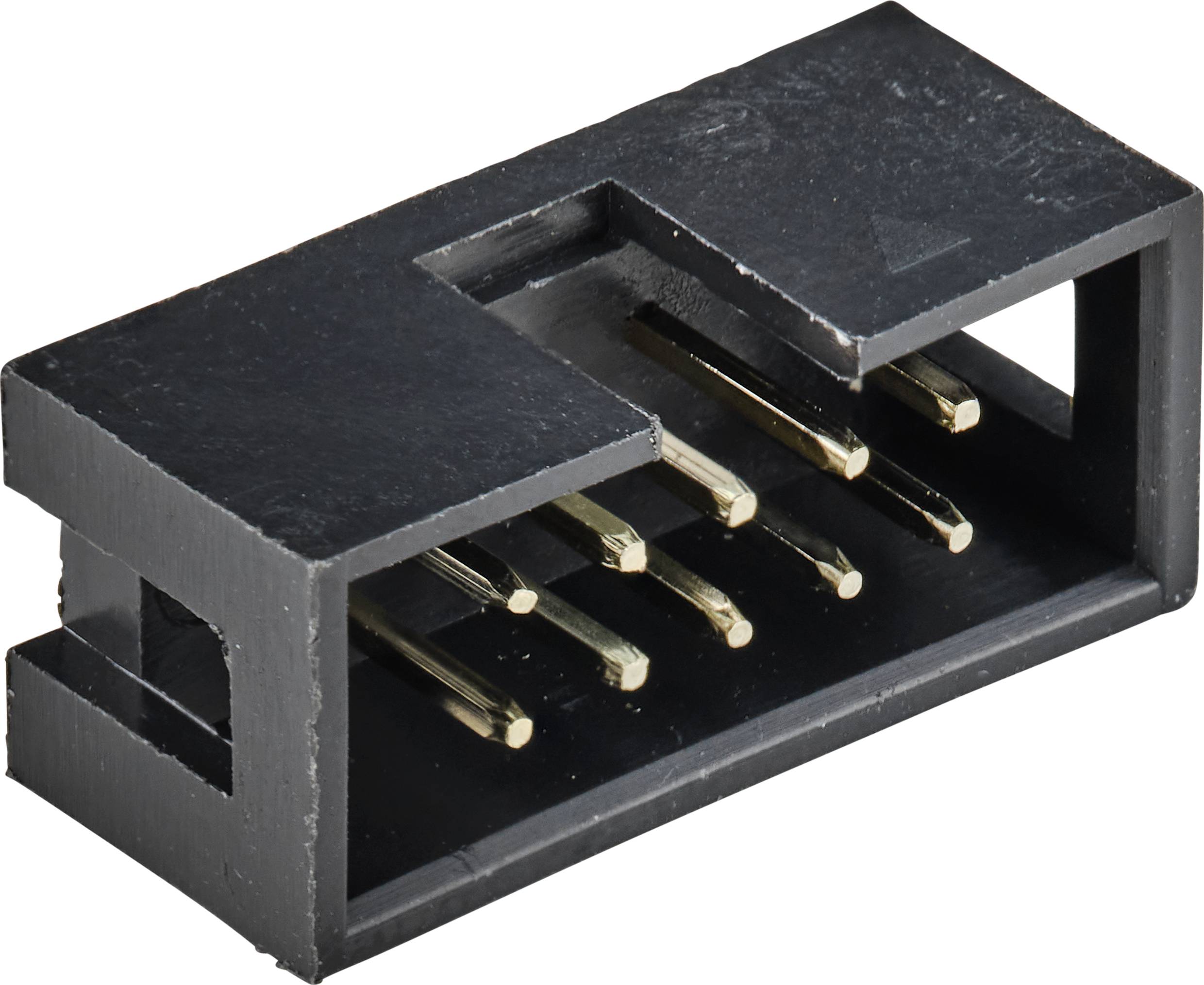 'Gros plan d'un connecteur électronique rectangulaire noir avec des broches de contact dorées, sans câbles visibles.'