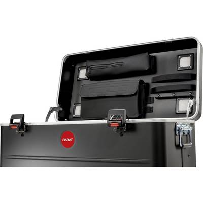Un coffret à outils noir ouvert avec différents compartiments et poches rembourrés est visible.