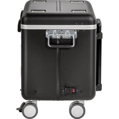 Une valise noire à roulettes avec une poignée argentée et quatre roues, présentant un design robuste en vue de face, adaptée aux voyages.