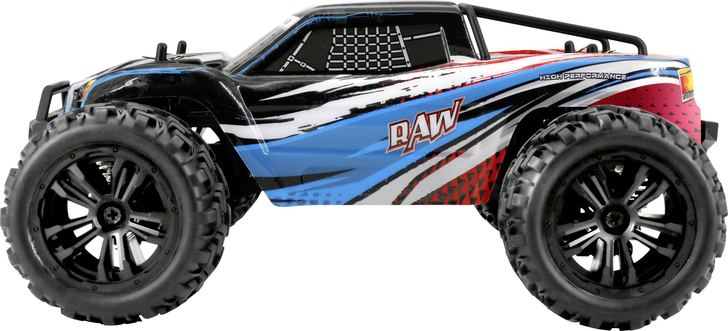 Une voiture télécommandée bleue, noire et rouge avec de grandes roues est garée sur le côté. L'inscription 'RAW' est visible sur la carrosserie.
