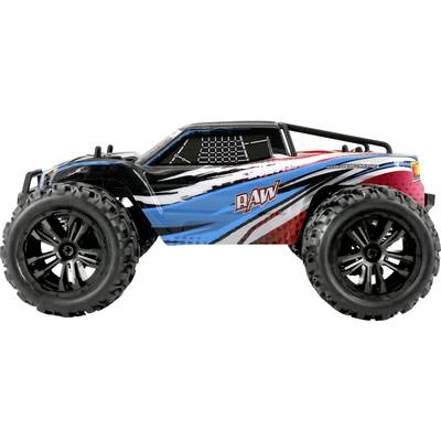 Une voiture télécommandée bleue, noire et rouge avec de grandes roues est garée sur le côté. L'inscription 'RAW' est visible sur la carrosserie.