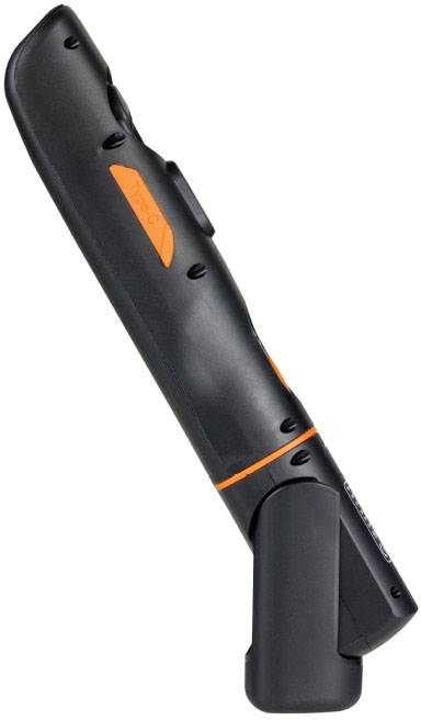 Pompe à air portable noire avec des touches orangées, design élancé, adaptée aux pneus de vélo.