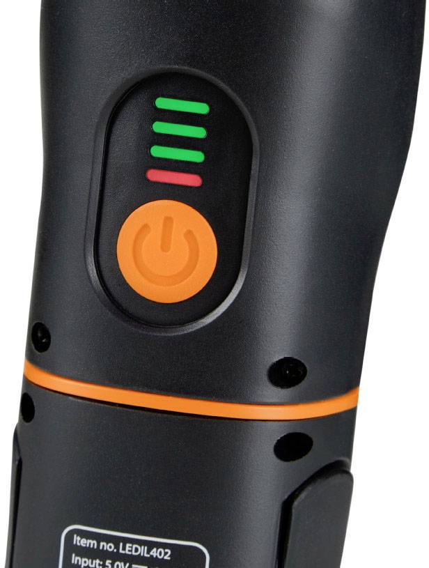 Une poignée noire d'un outil ou d'un appareil avec un interrupteur marche/arrêt orange et des voyants LED indiquant l'état de fonctionnement.