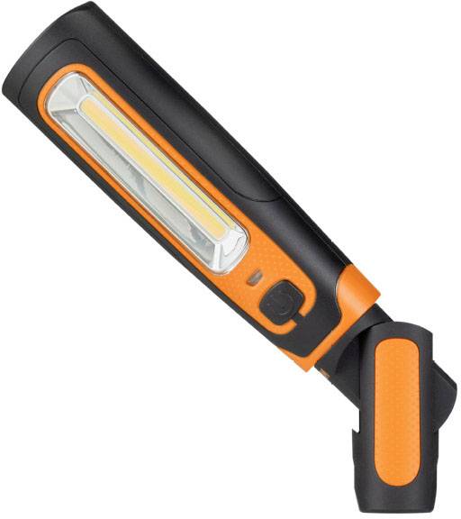 Lampe torche portable noir et orange avec poignée pivotante, adaptée aux travaux d'atelier, dotée d'une barre lumineuse blanche proéminente.