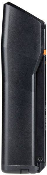 Une poignée de porte noire au design moderne, à la forme légèrement incurvée et à la surface lisse. Aucun trou de serrure ou de serrure n'est visible.