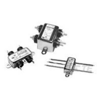 Plusieurs composants électroniques ressemblant à des connecteurs ou à des circuits de filtrage, sur un fond blanc.