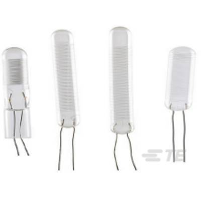 Trois éléments chauffants blancs et allongés avec des connexions de fils en bas, sur un fond blanc.