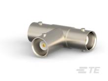 Un connecteur en T coaxial argenté, utilisé dans les applications haute fréquence pour relier des câbles destinés à la transmission de signaux.