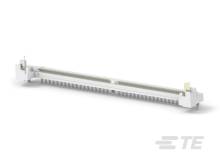 Un connecteur électrique linéaire blanc avec des contacts dorés, adapté aux circuits imprimés, sur un fond neutre.