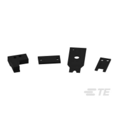 Quatre pièces métalliques noires rectangulaires de formes et de tailles différentes, avec des trous positionnés de manière variée, sur un fond blanc.