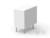 Un meuble blanc rectangulaire, reposant sur quatre pieds en métal, est placé sur un fond gris clair.