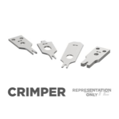 Quatre différentes pièces métalliques argentées alignées, probablement des composants techniques. Au-dessous, le texte « Crimper Representation Only ».