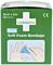 Un emballage vert portant l'inscription 'Cederroth Blue Soft Foam Bandage'. Une illustration montre une bande enroulée en grande partie autour d'un doigt.